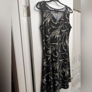 Elegant Black and White Sleeveless Dress